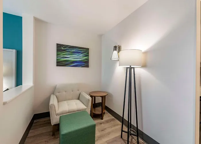 Comfort Suites Colorado Springs East - Medical Center Area